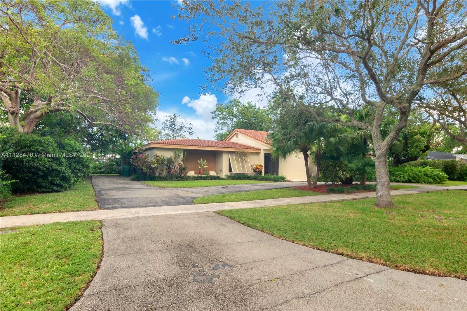 Small Image of 17631 SW 77th Ave, Palmetto Bay, FL 33157, USA Number 2