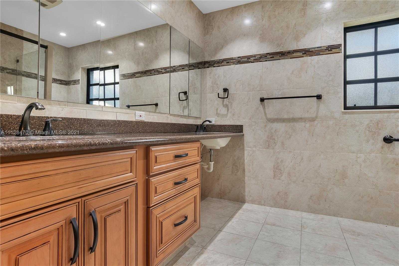 Small Image of 17631 SW 77th Ave, Palmetto Bay, FL 33157, USA Number 24