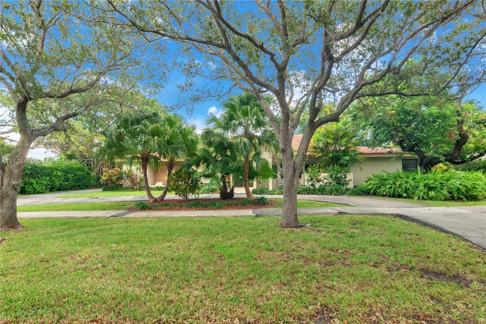 Small Image of 17631 SW 77th Ave, Palmetto Bay, FL 33157, USA Number 3