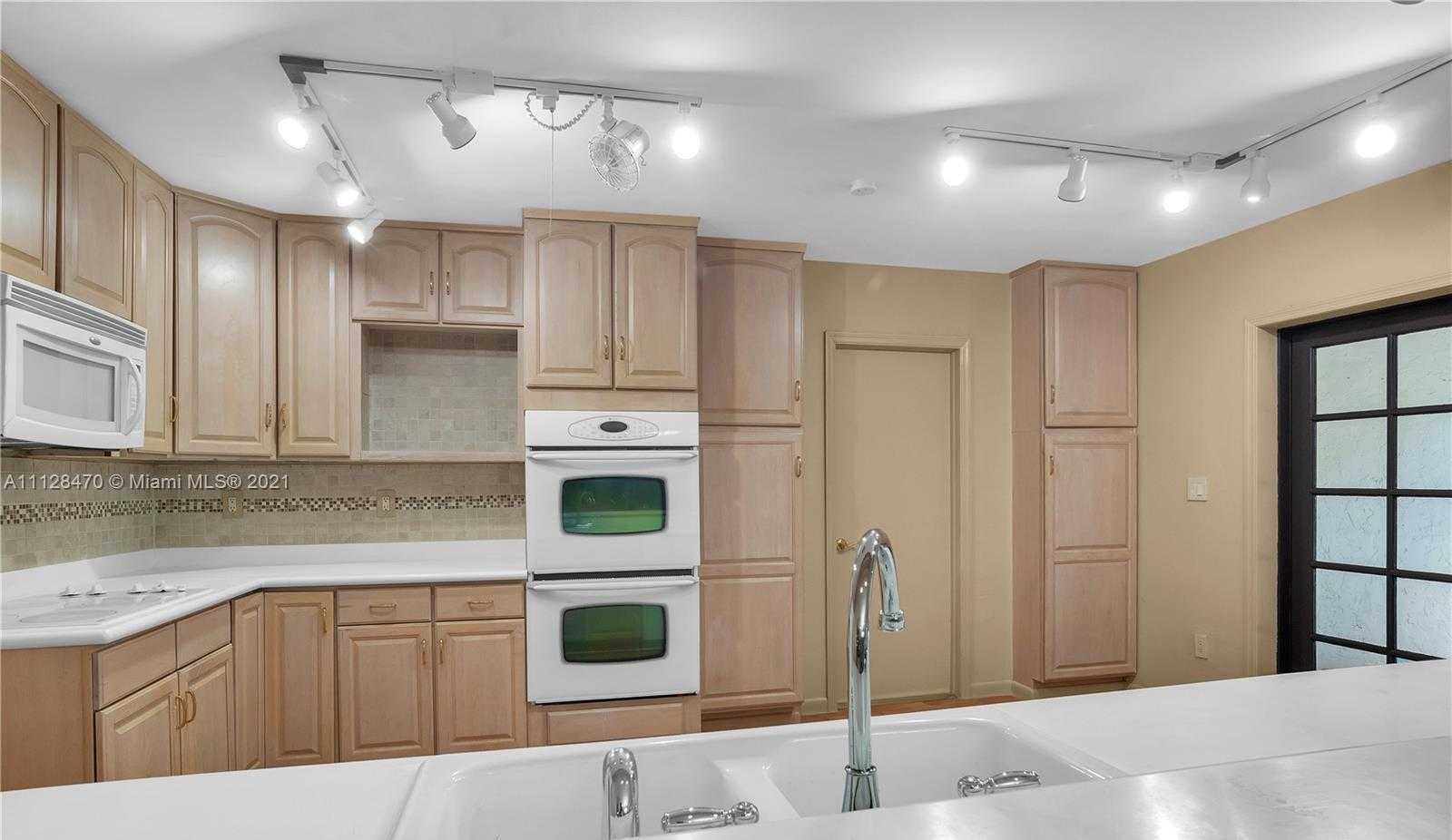 Small Image of 17631 SW 77th Ave, Palmetto Bay, FL 33157, USA Number 30