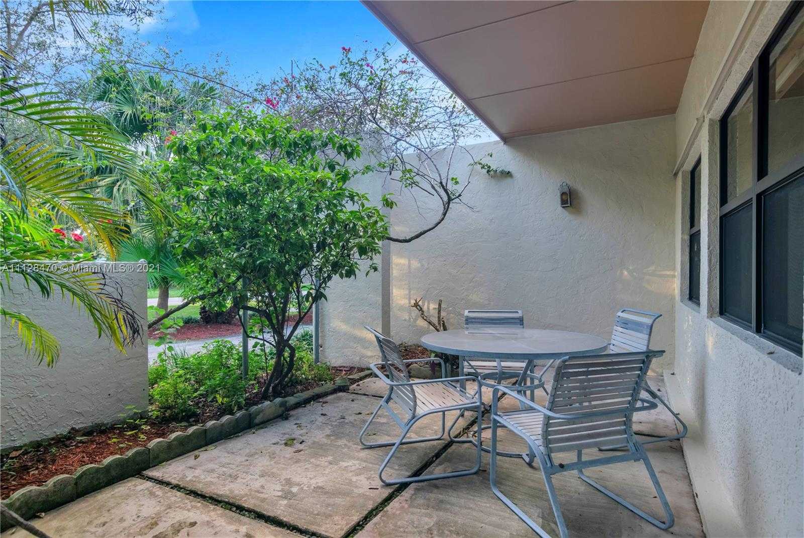 Small Image of 17631 SW 77th Ave, Palmetto Bay, FL 33157, USA Number 31