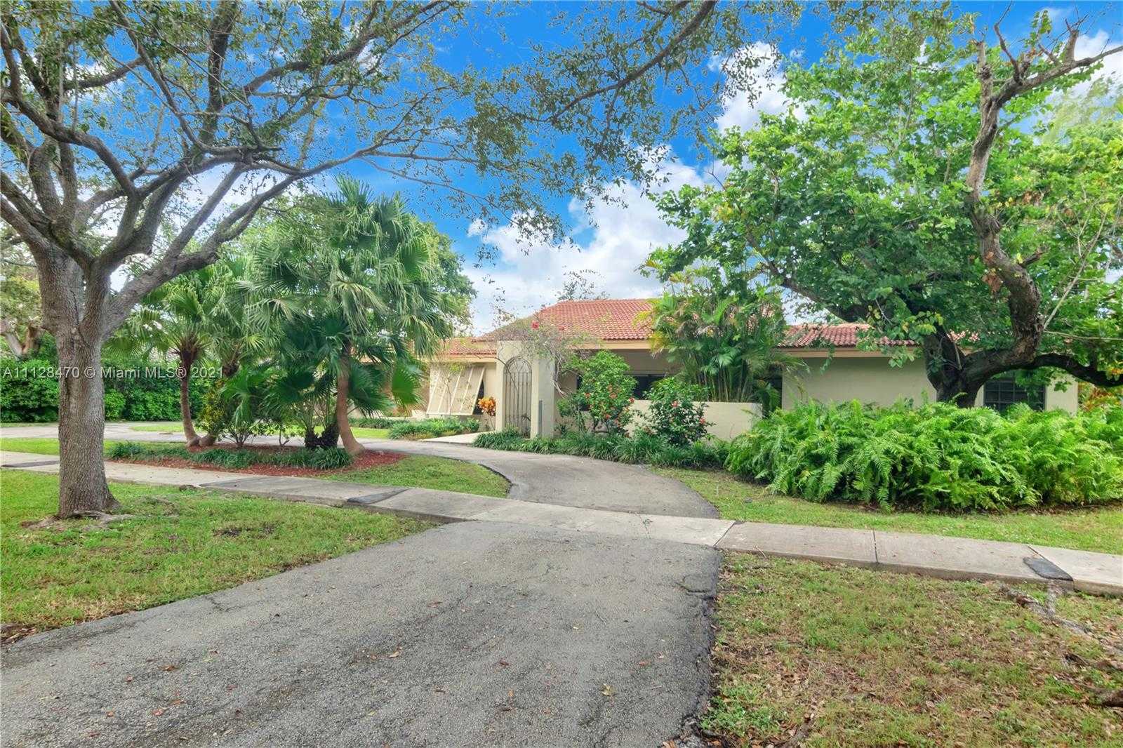 Small Image of 17631 SW 77th Ave, Palmetto Bay, FL 33157, USA Number 4