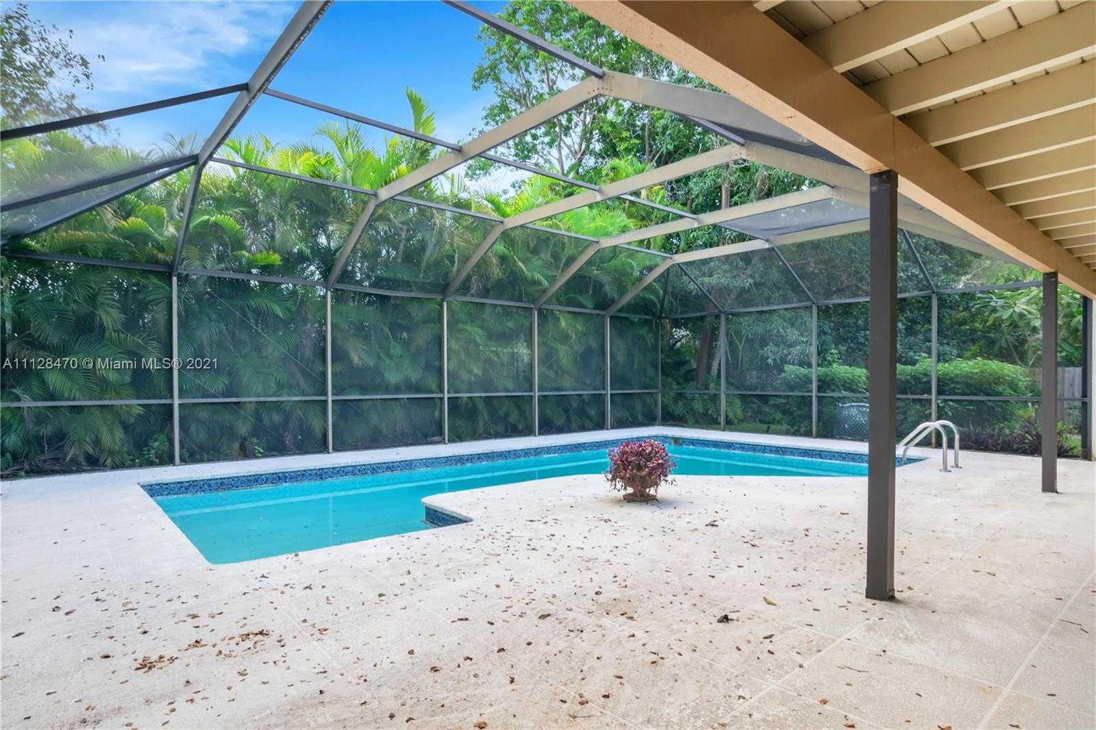 Small Image of 17631 SW 77th Ave, Palmetto Bay, FL 33157, USA Number 5
