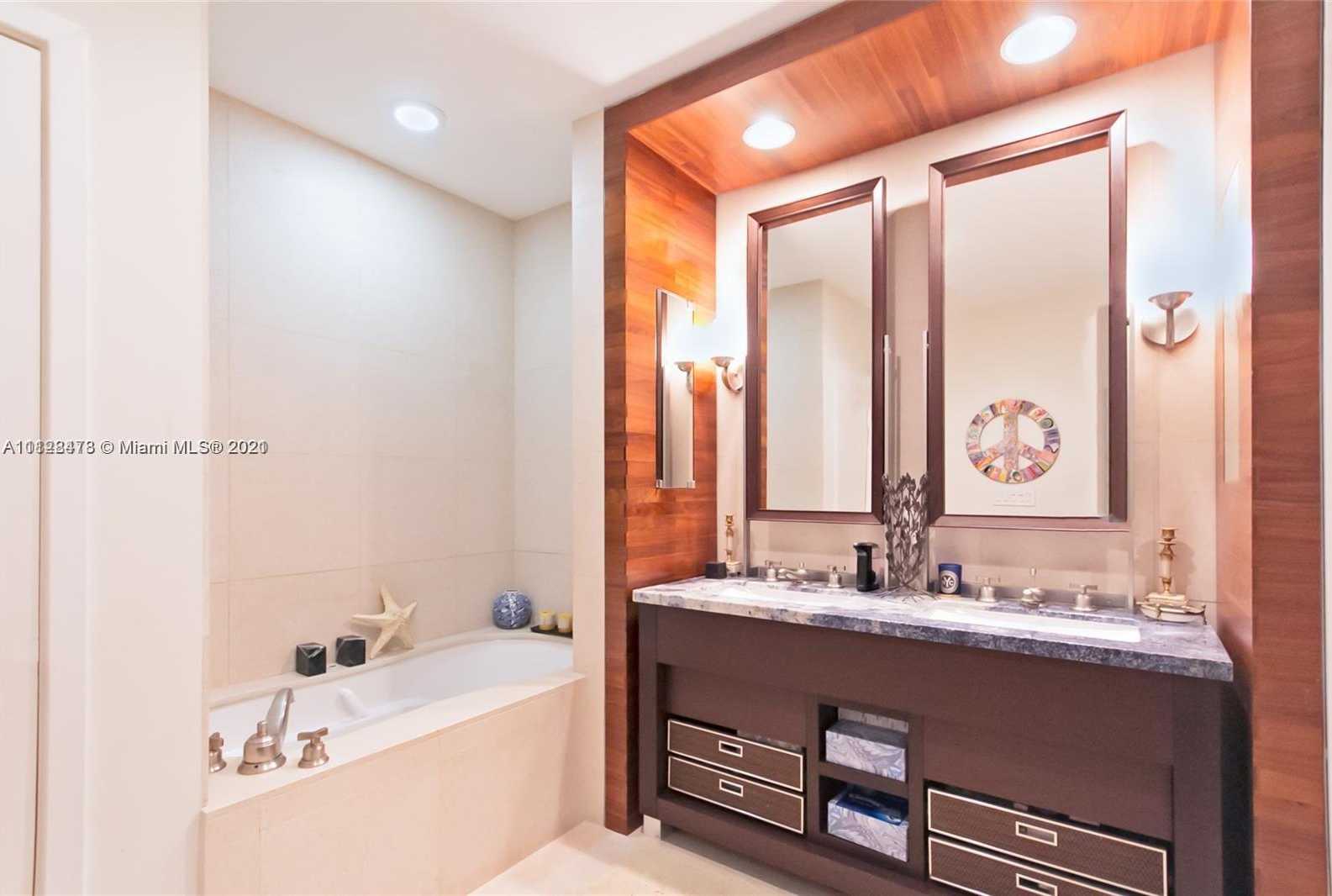 Small Image of 6799 Collins Ave, Miami, FL 33141, USA Number 13