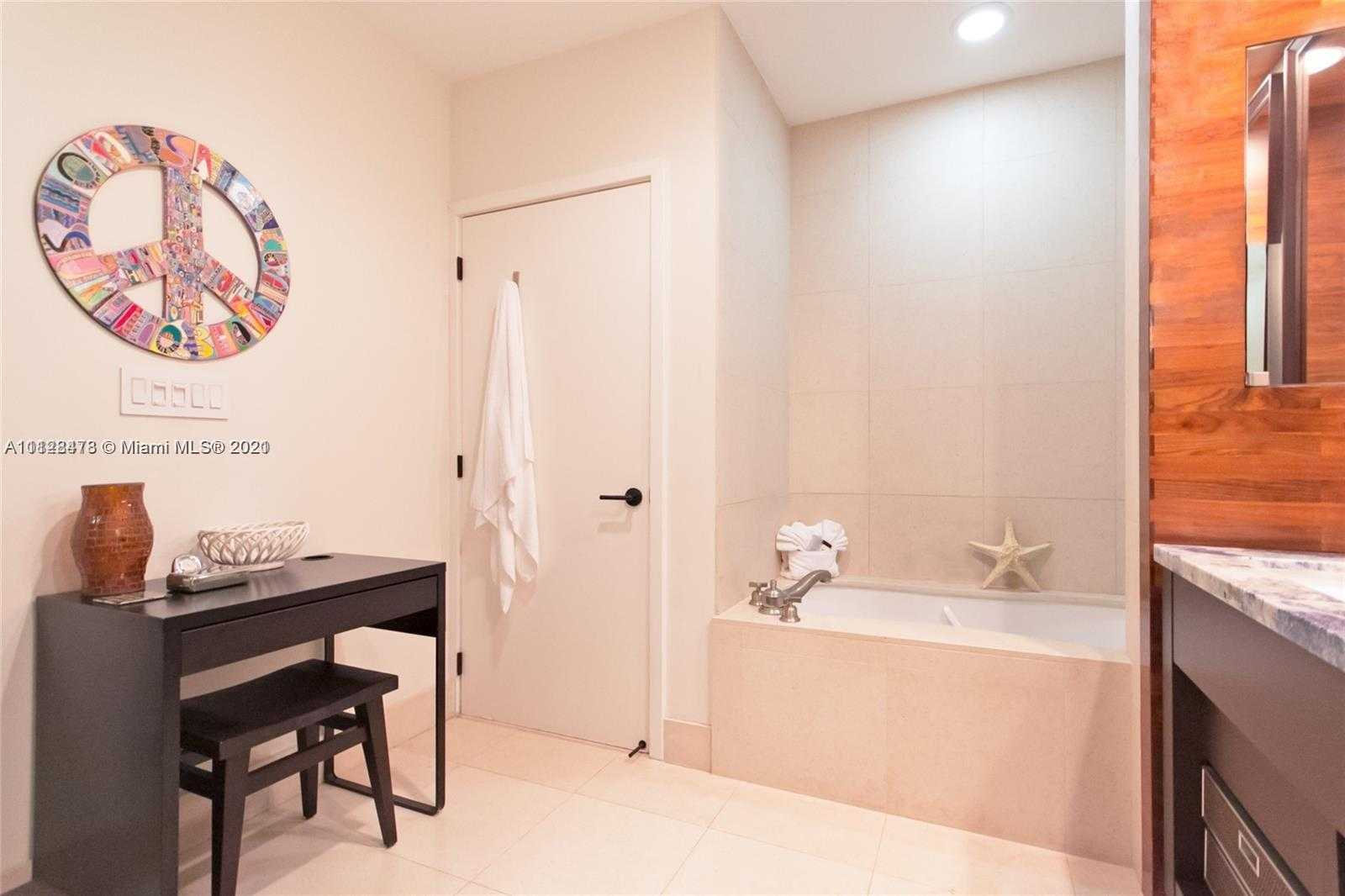 Small Image of 6799 Collins Ave, Miami, FL 33141, USA Number 14