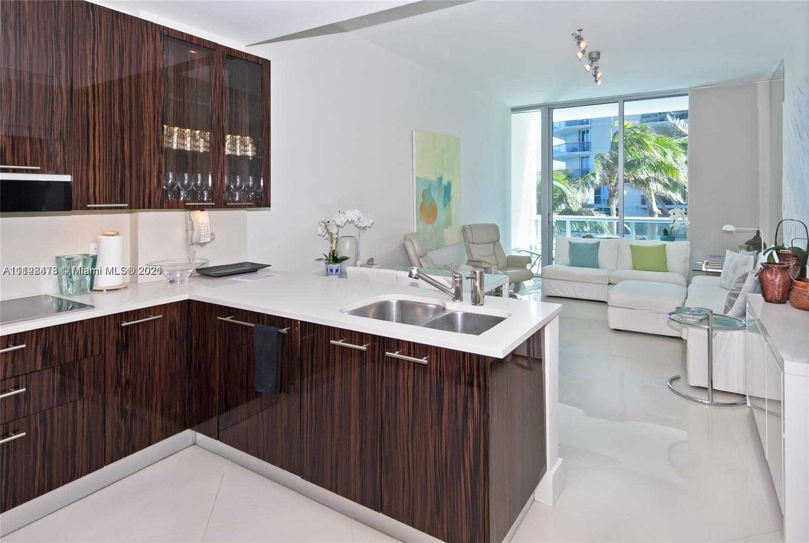 Small Image of 6799 Collins Ave, Miami, FL 33141, USA Number 4