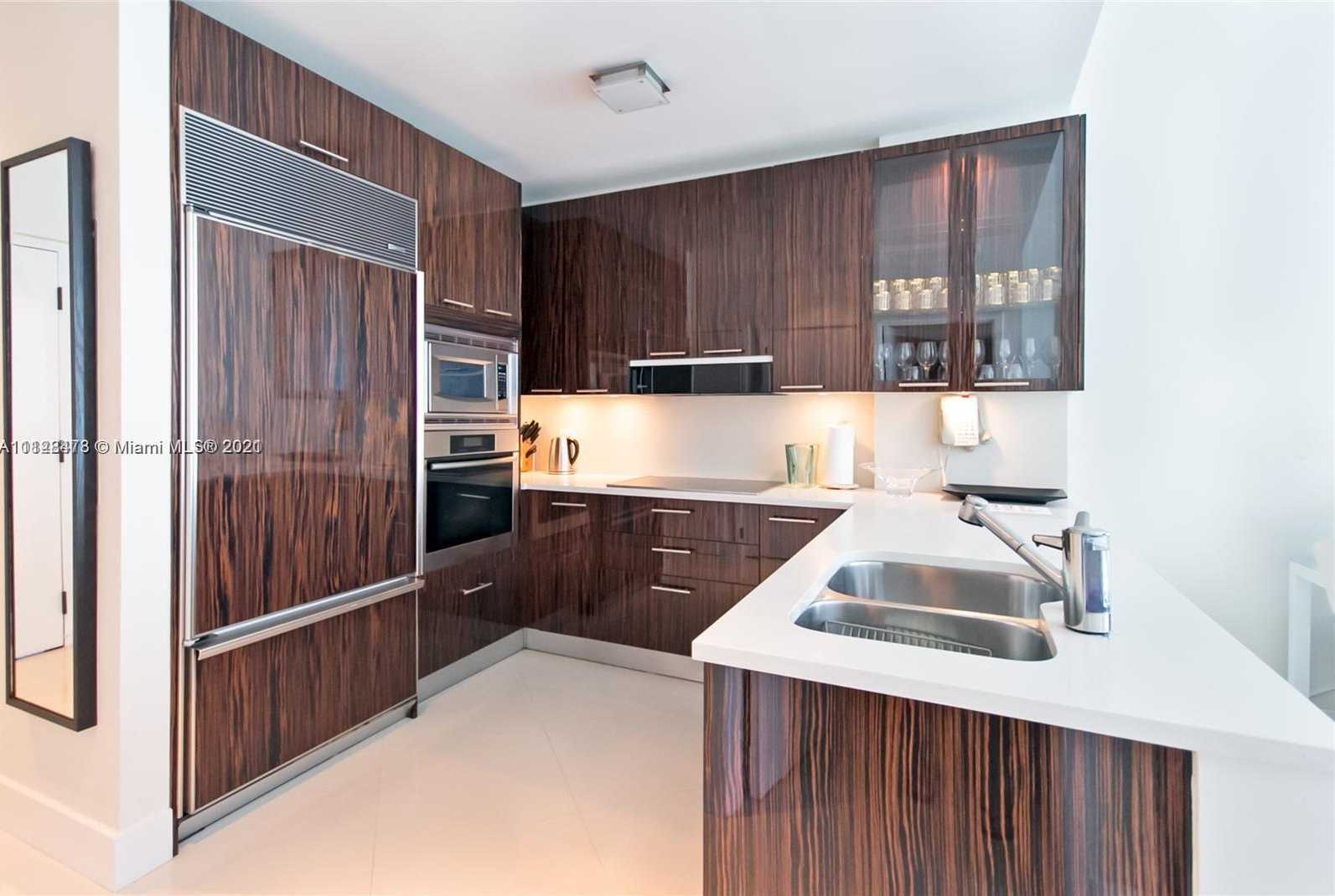 Small Image of 6799 Collins Ave, Miami, FL 33141, USA Number 5
