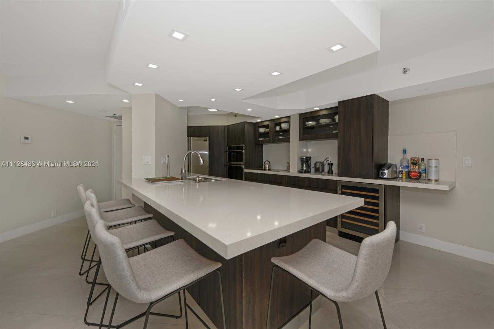 Small Image of 6767 Collins Ave, Miami, FL 33141, USA Number 13