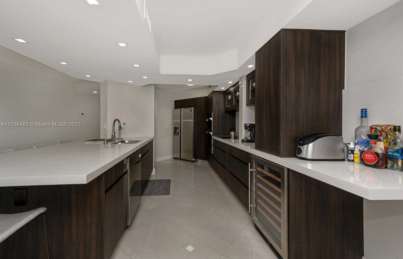 Small Image of 6767 Collins Ave, Miami, FL 33141, USA Number 16