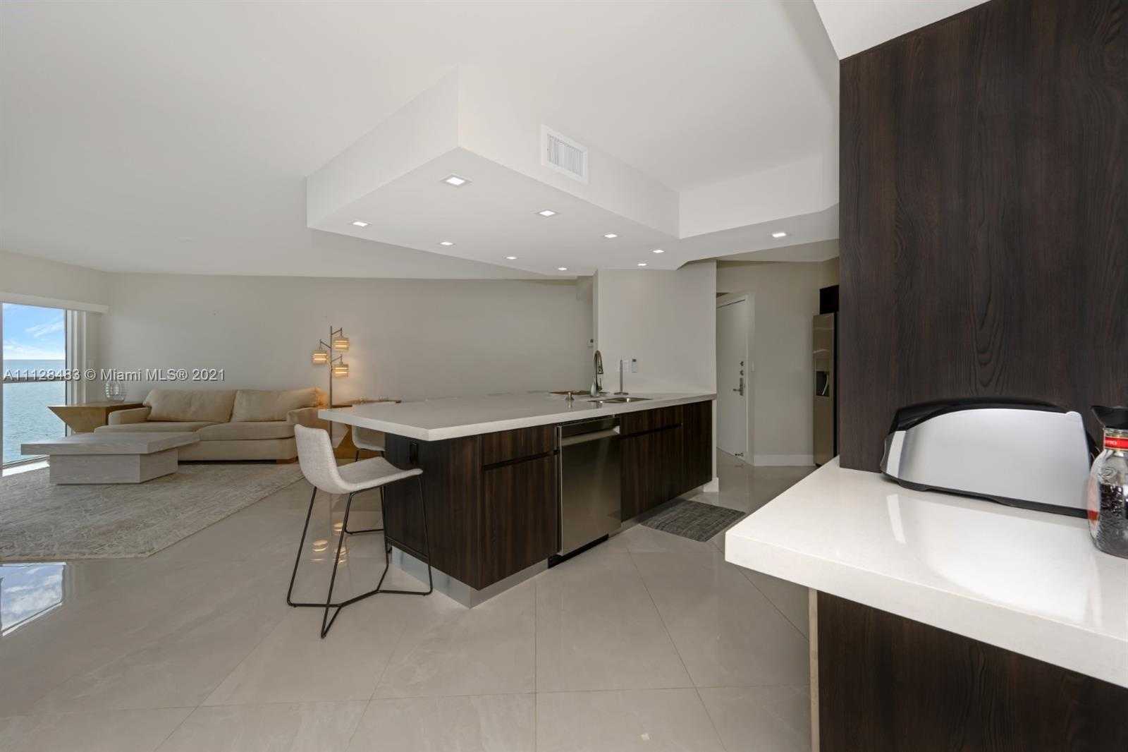 Small Image of 6767 Collins Ave, Miami, FL 33141, USA Number 17