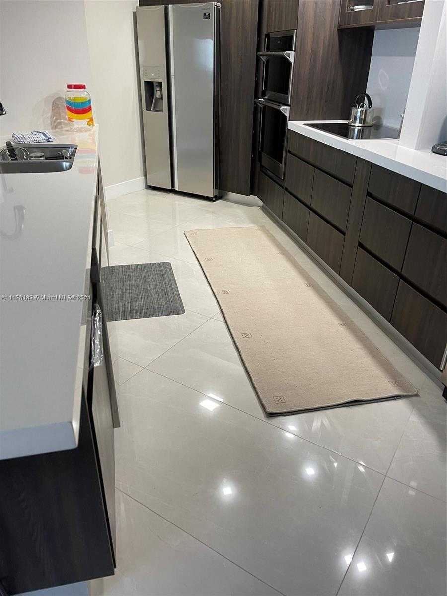 Small Image of 6767 Collins Ave, Miami, FL 33141, USA Number 19