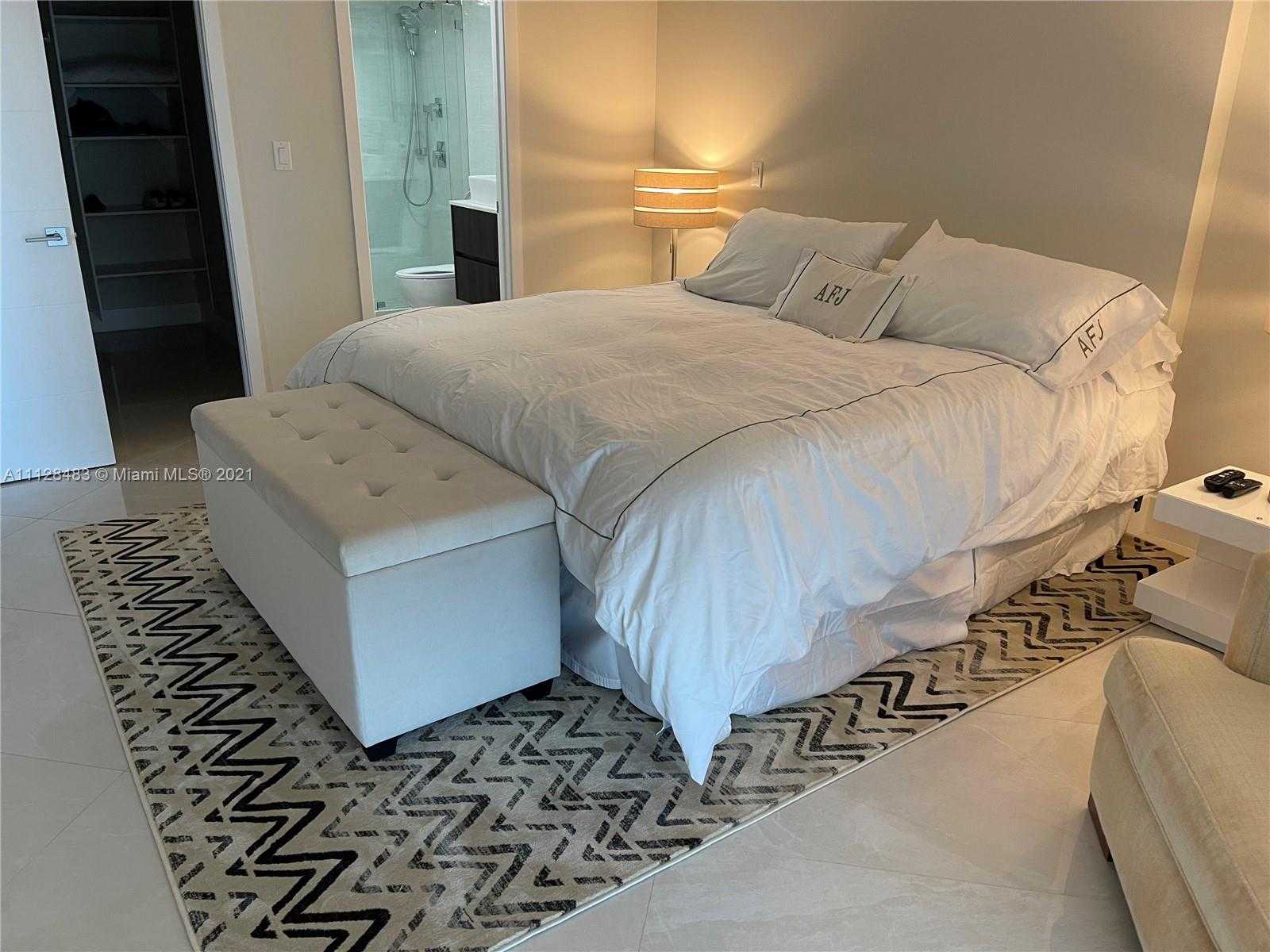 Small Image of 6767 Collins Ave, Miami, FL 33141, USA Number 22