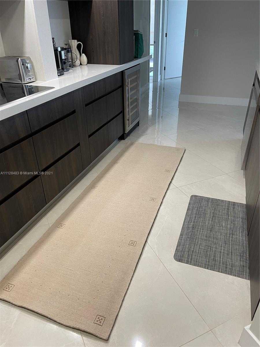 Small Image of 6767 Collins Ave, Miami, FL 33141, USA Number 7