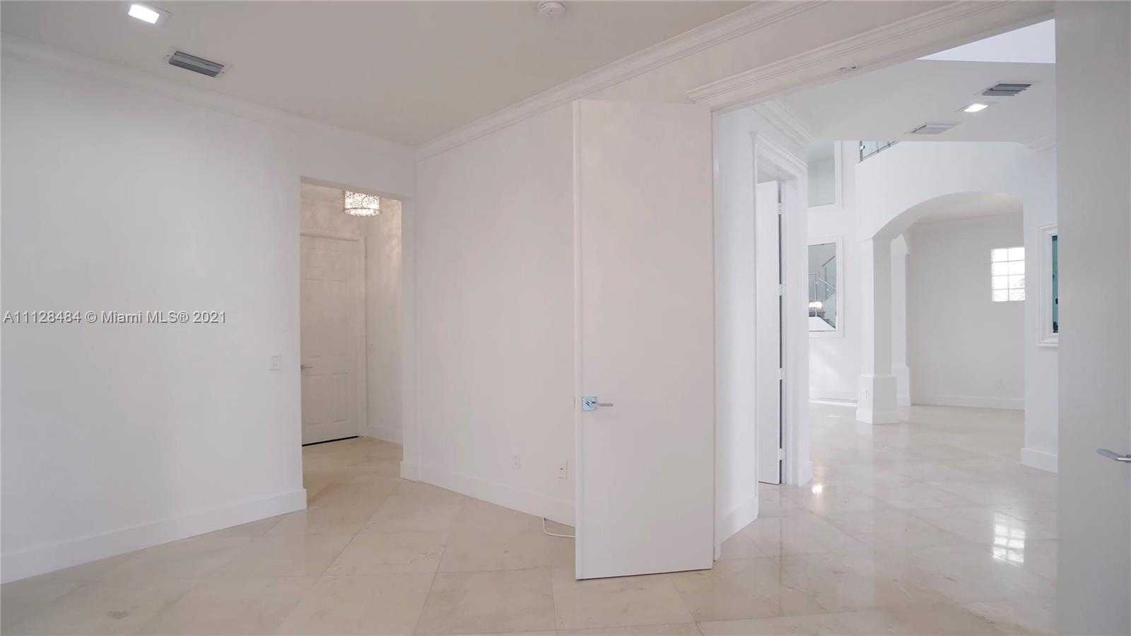 Small Image of 3988 194th Ln, Golden Beach, FL 33160, USA Number 12