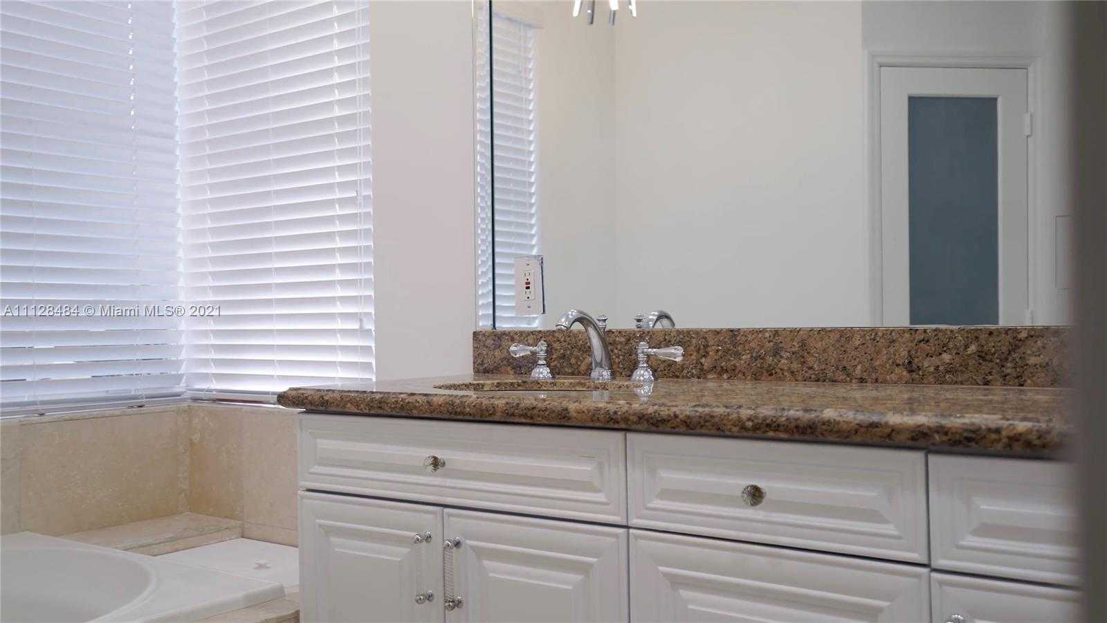 Small Image of 3988 194th Ln, Golden Beach, FL 33160, USA Number 16