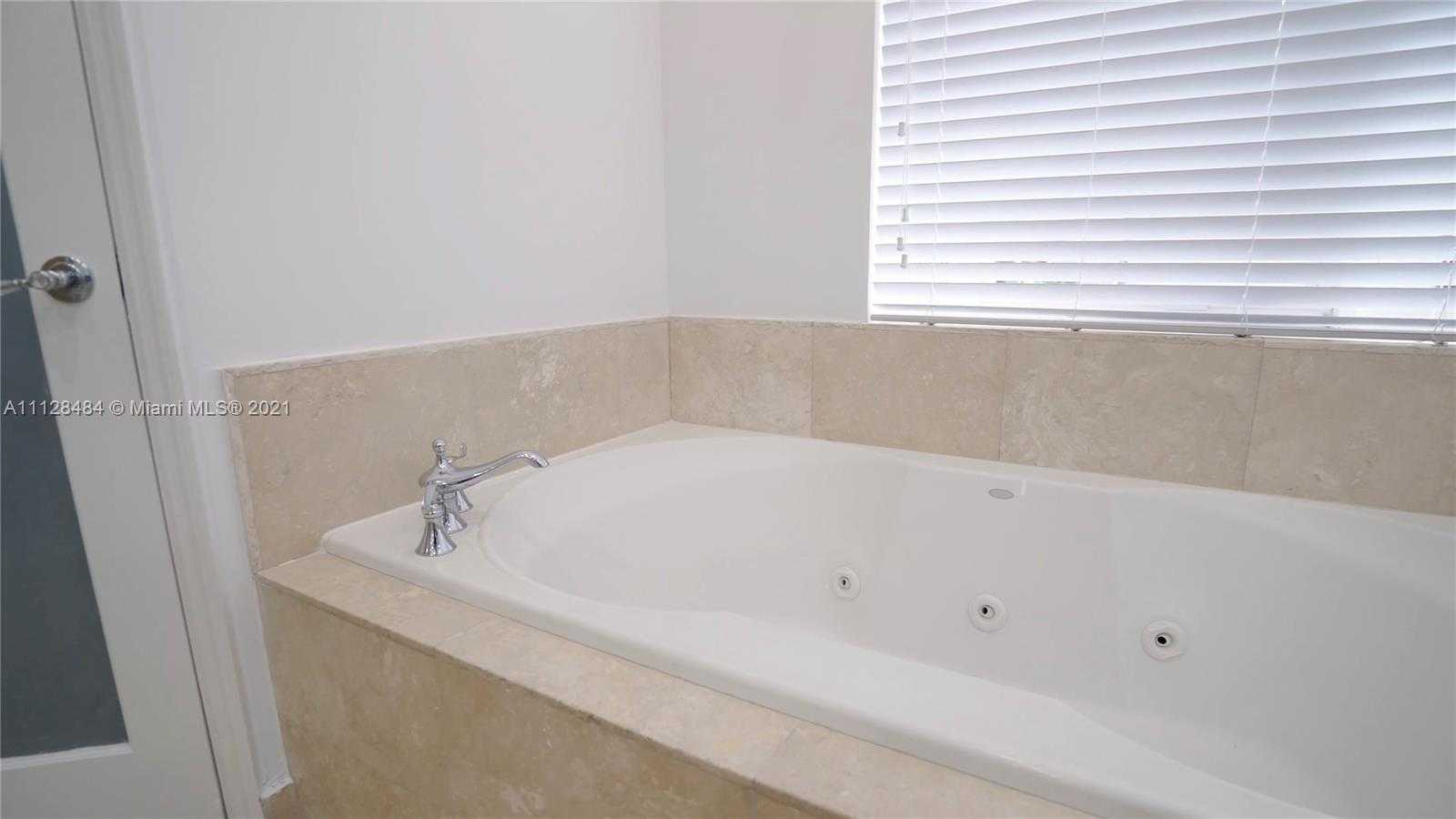 Small Image of 3988 194th Ln, Golden Beach, FL 33160, USA Number 17