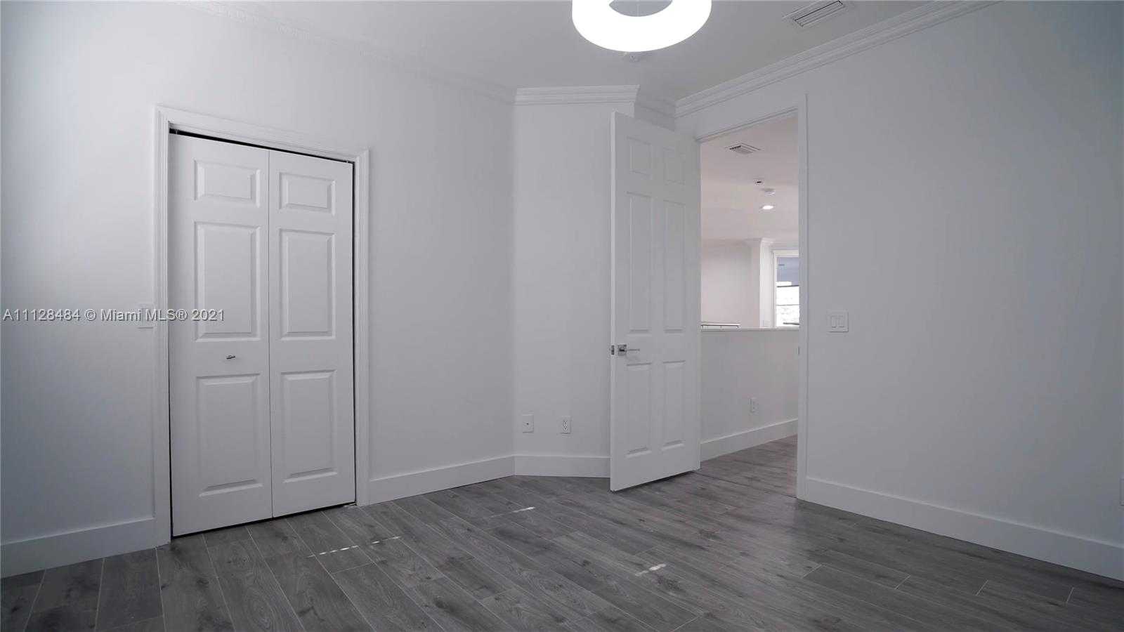 Small Image of 3988 194th Ln, Golden Beach, FL 33160, USA Number 23