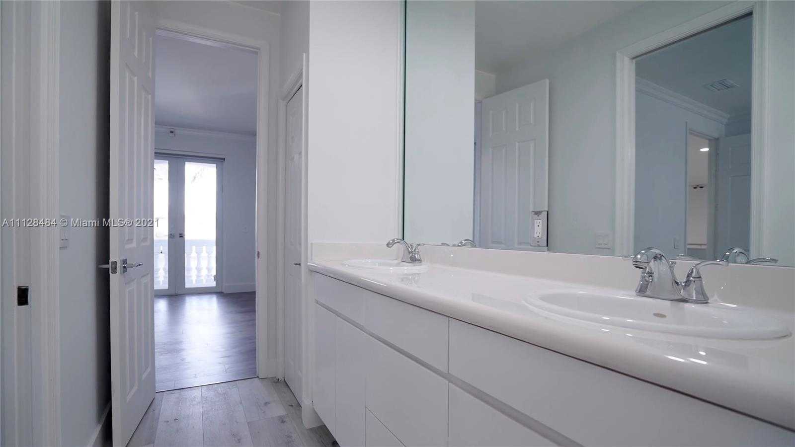 Small Image of 3988 194th Ln, Golden Beach, FL 33160, USA Number 26