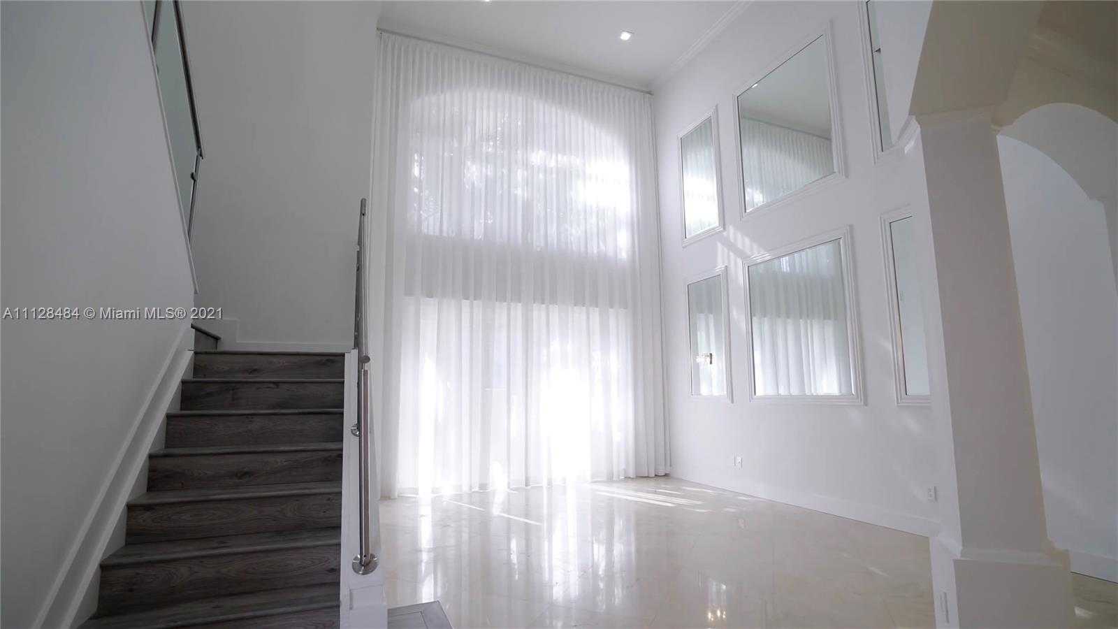 Small Image of 3988 194th Ln, Golden Beach, FL 33160, USA Number 3