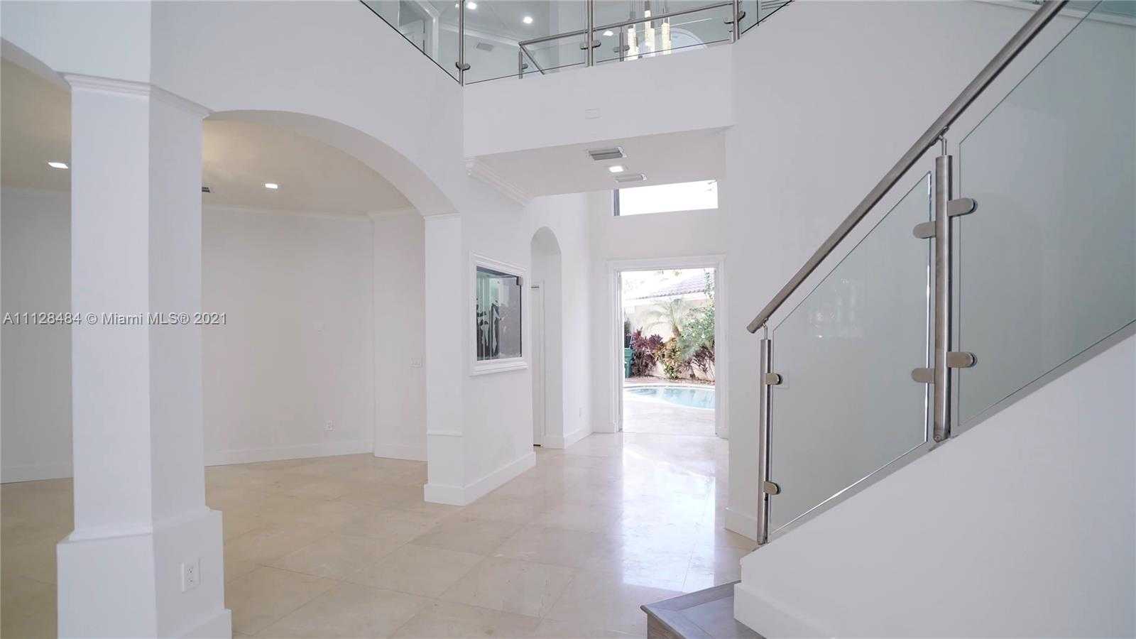 Small Image of 3988 194th Ln, Golden Beach, FL 33160, USA Number 4