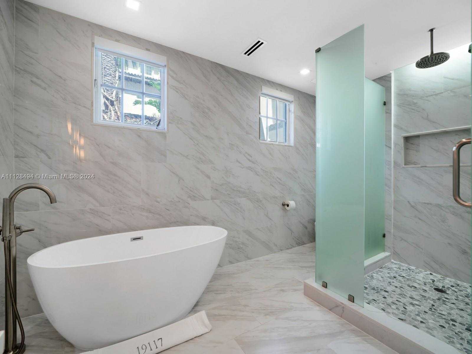 Small Image of 19117 Fisher Island Dr, Miami Beach, FL 33109, USA Number 31