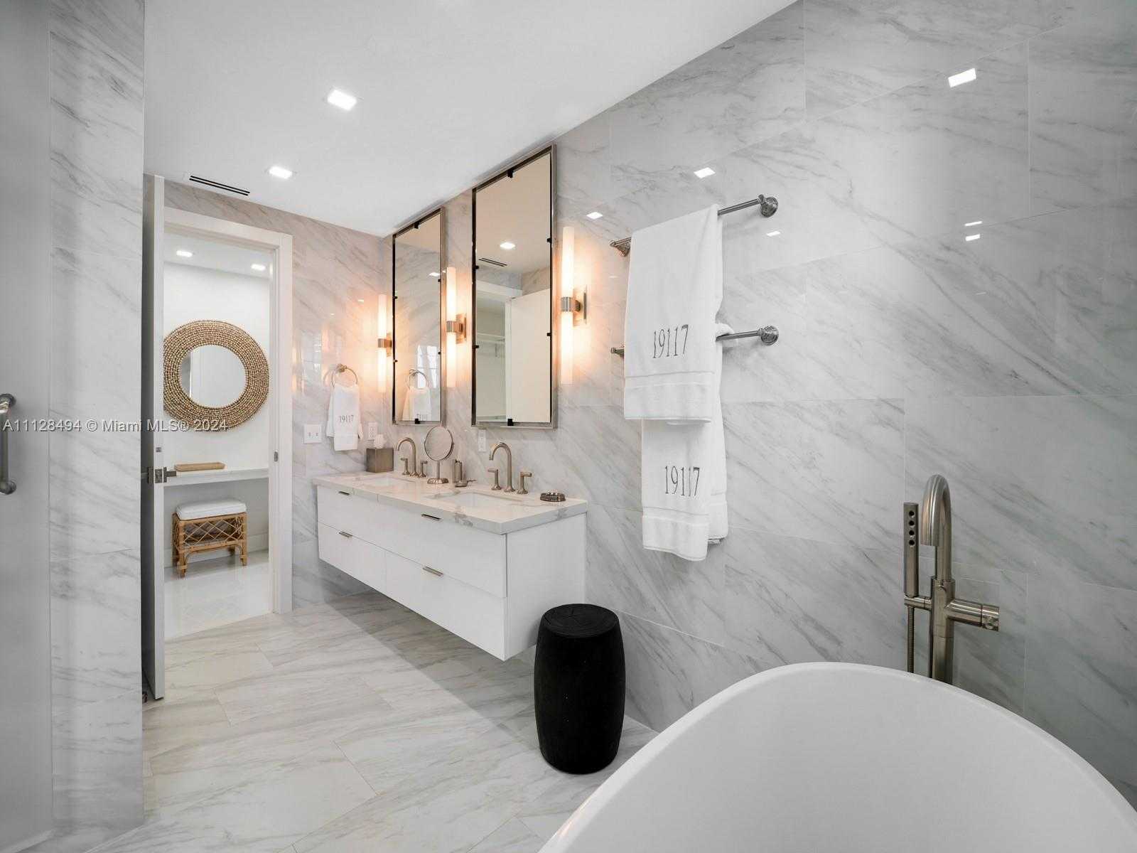 Small Image of 19117 Fisher Island Dr, Miami Beach, FL 33109, USA Number 32