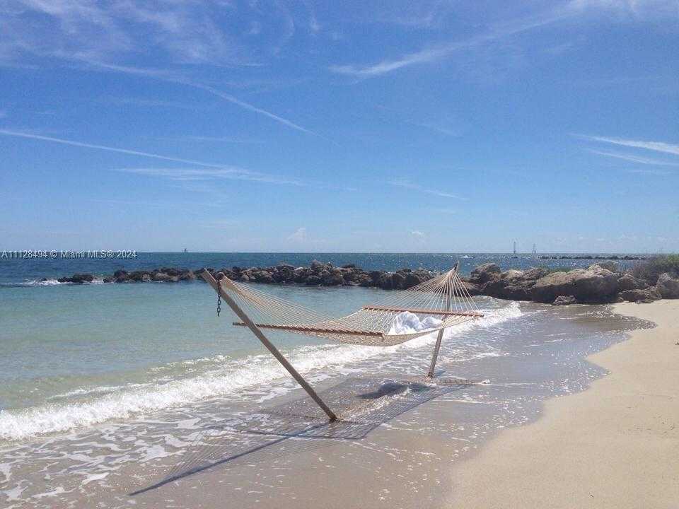 Small Image of 19117 Fisher Island Dr, Miami Beach, FL 33109, USA Number 59
