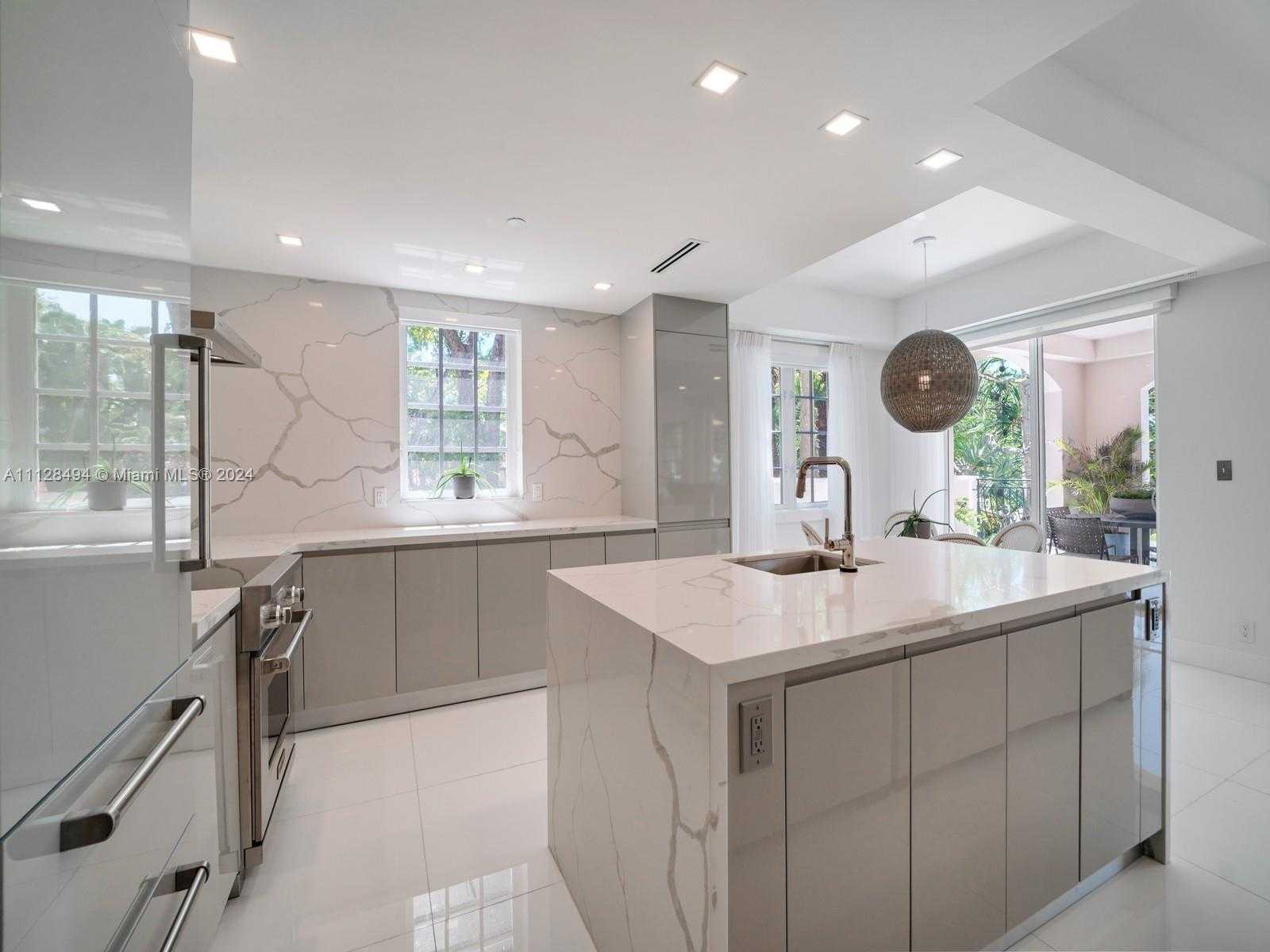 Small Image of 19117 Fisher Island Dr, Miami Beach, FL 33109, USA Number 8