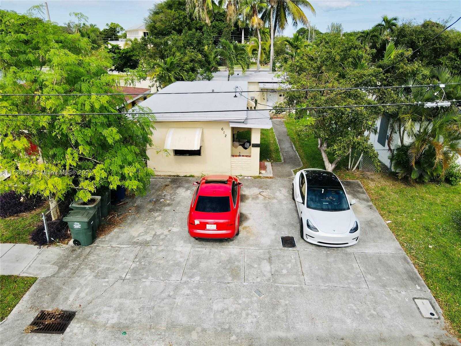 Small Image of 612 NW 6th Ct, Hallandale Beach, FL 33009, USA Number 2