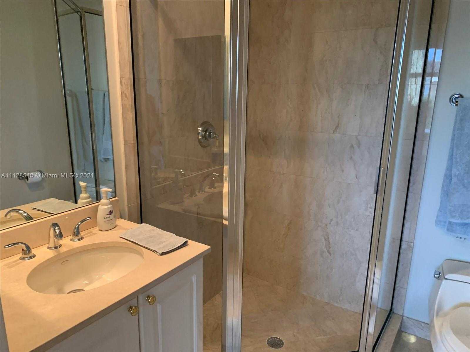 Small Image of 747 Crandon Blvd, Key Biscayne, FL 33149, USA Number 10