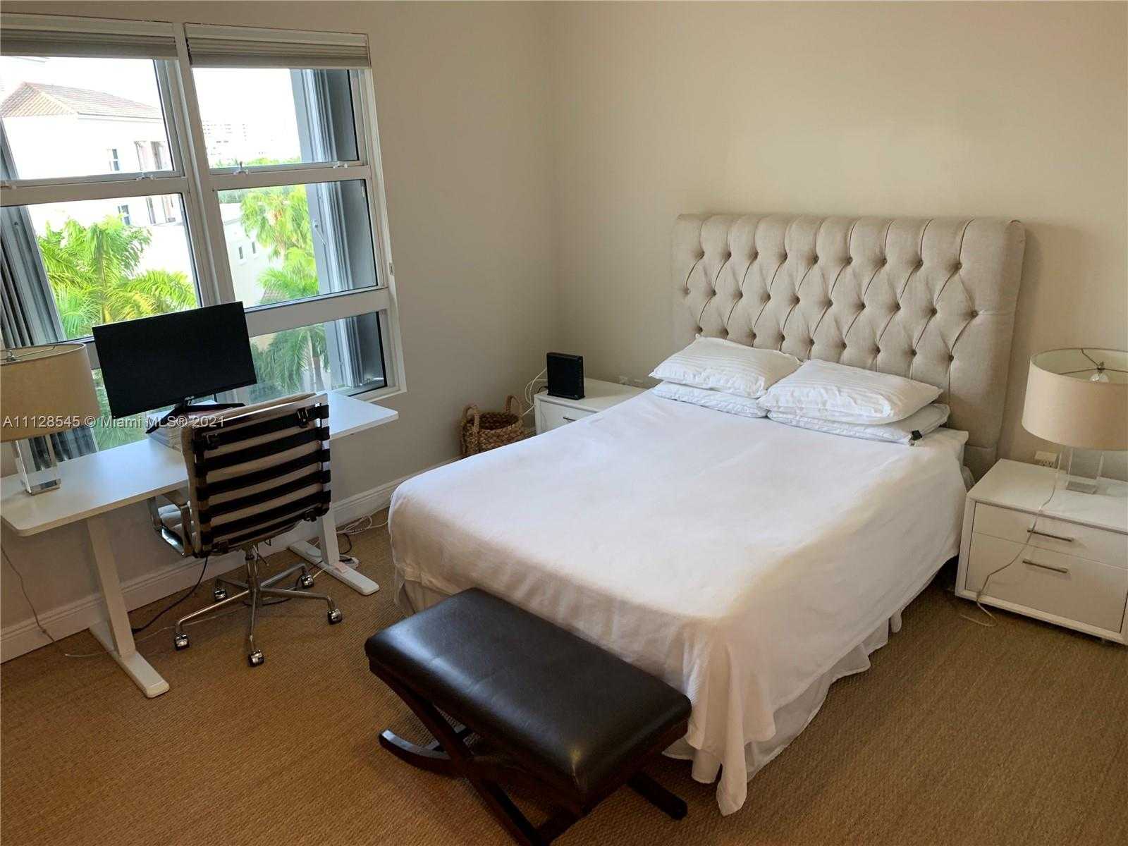 Small Image of 747 Crandon Blvd, Key Biscayne, FL 33149, USA Number 5