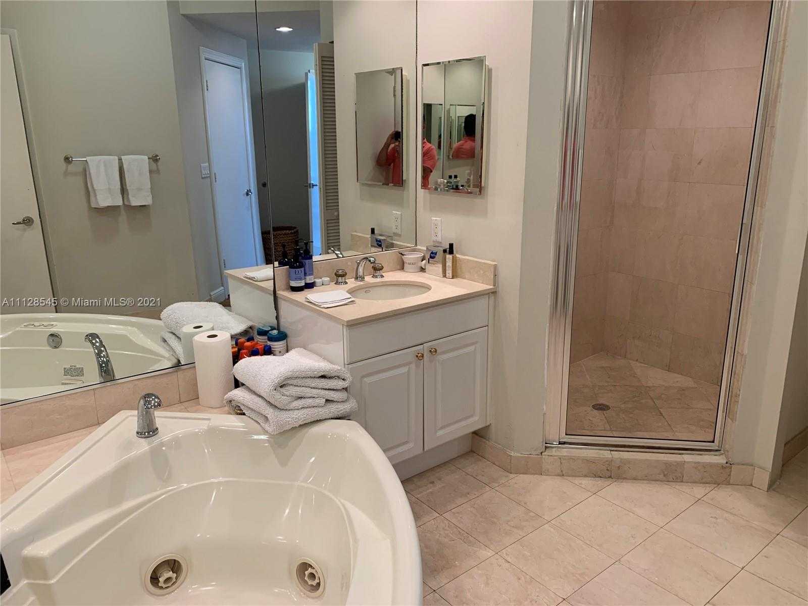 Small Image of 747 Crandon Blvd, Key Biscayne, FL 33149, USA Number 6
