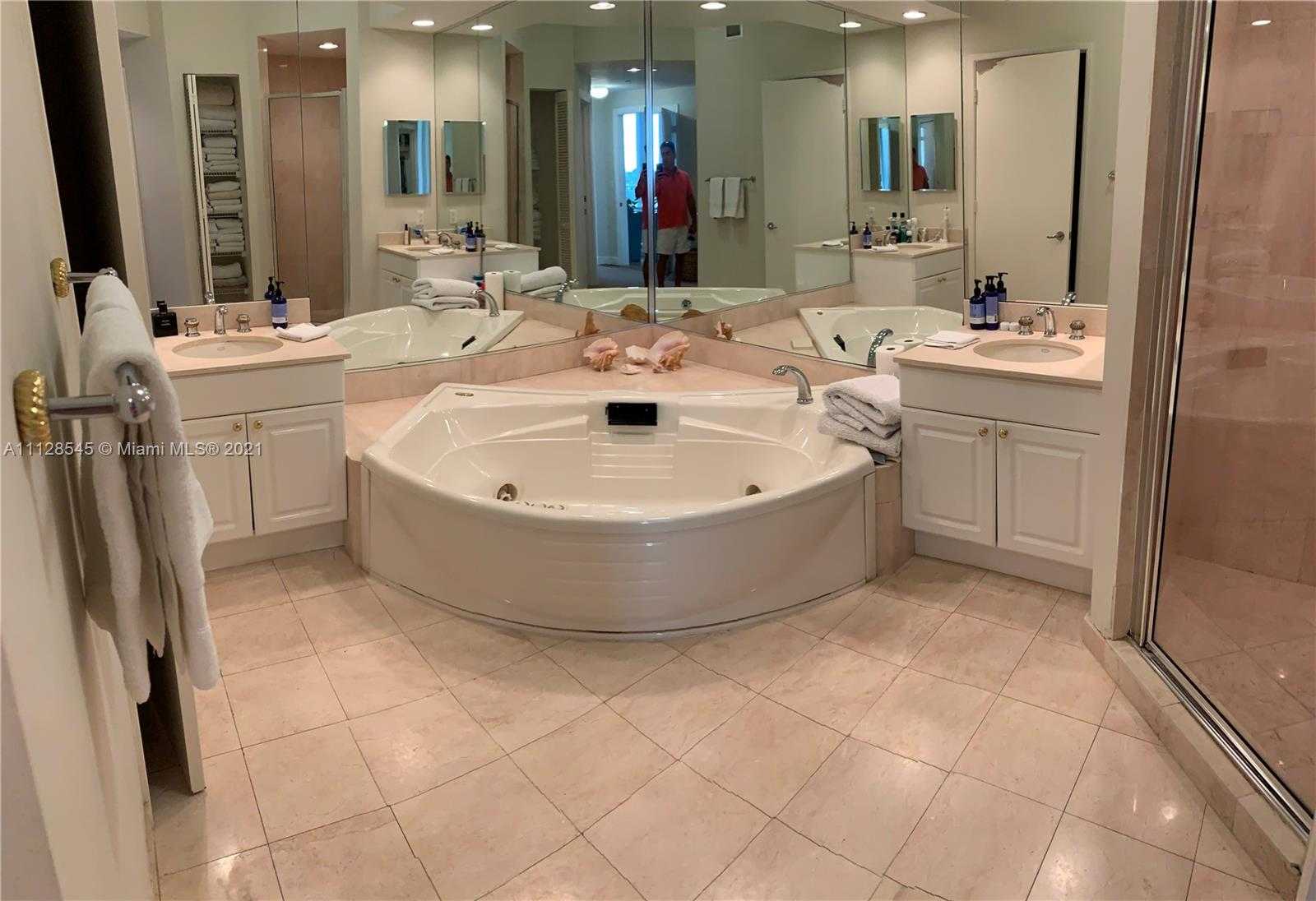 Small Image of 747 Crandon Blvd, Key Biscayne, FL 33149, USA Number 9