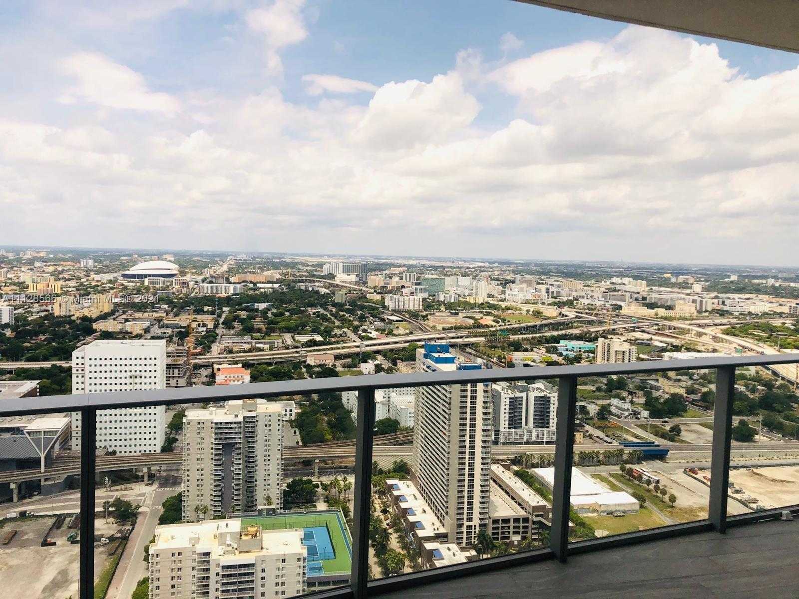Small Image of 851 NE 1st Ave, Miami, FL 33132, USA Number 12