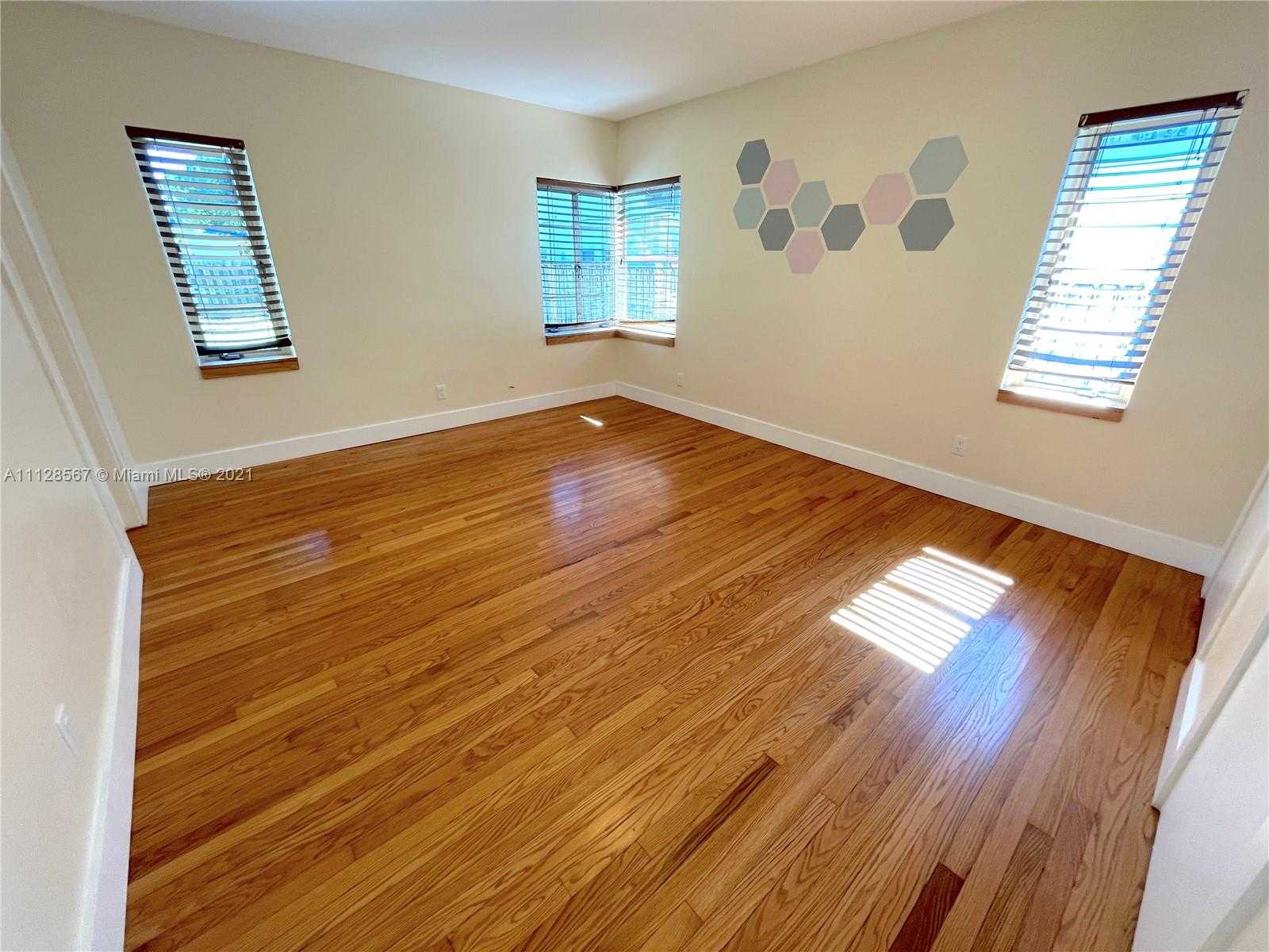 Small Image of 1044 NE 16th Ave, Fort Lauderdale, FL 33304, USA Number 10