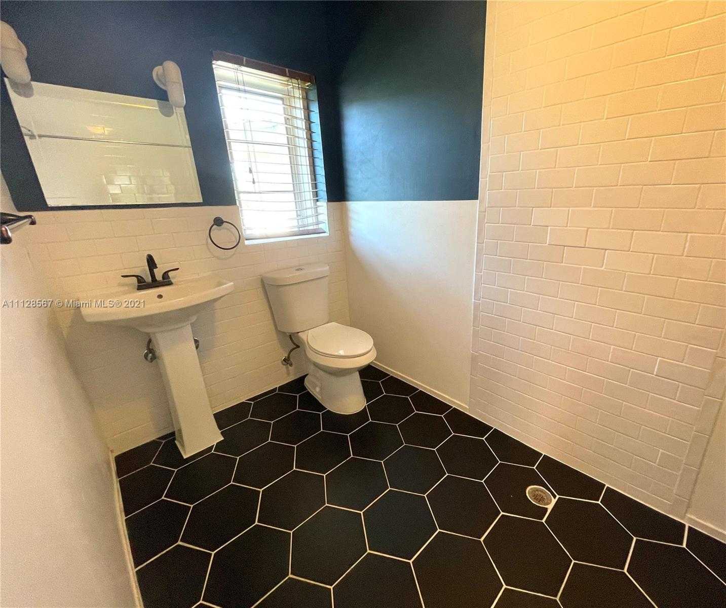 Small Image of 1044 NE 16th Ave, Fort Lauderdale, FL 33304, USA Number 11