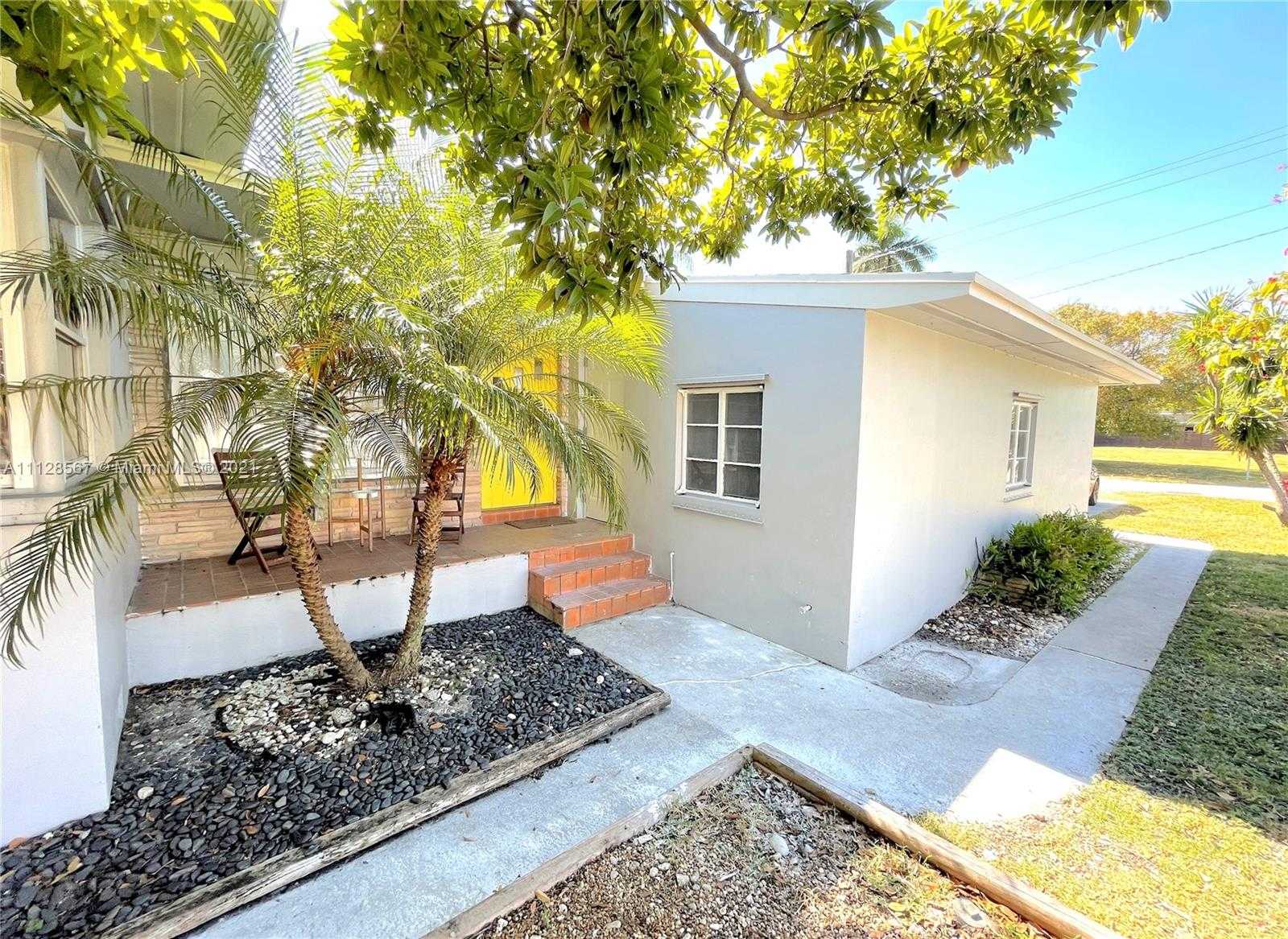 Small Image of 1044 NE 16th Ave, Fort Lauderdale, FL 33304, USA Number 15