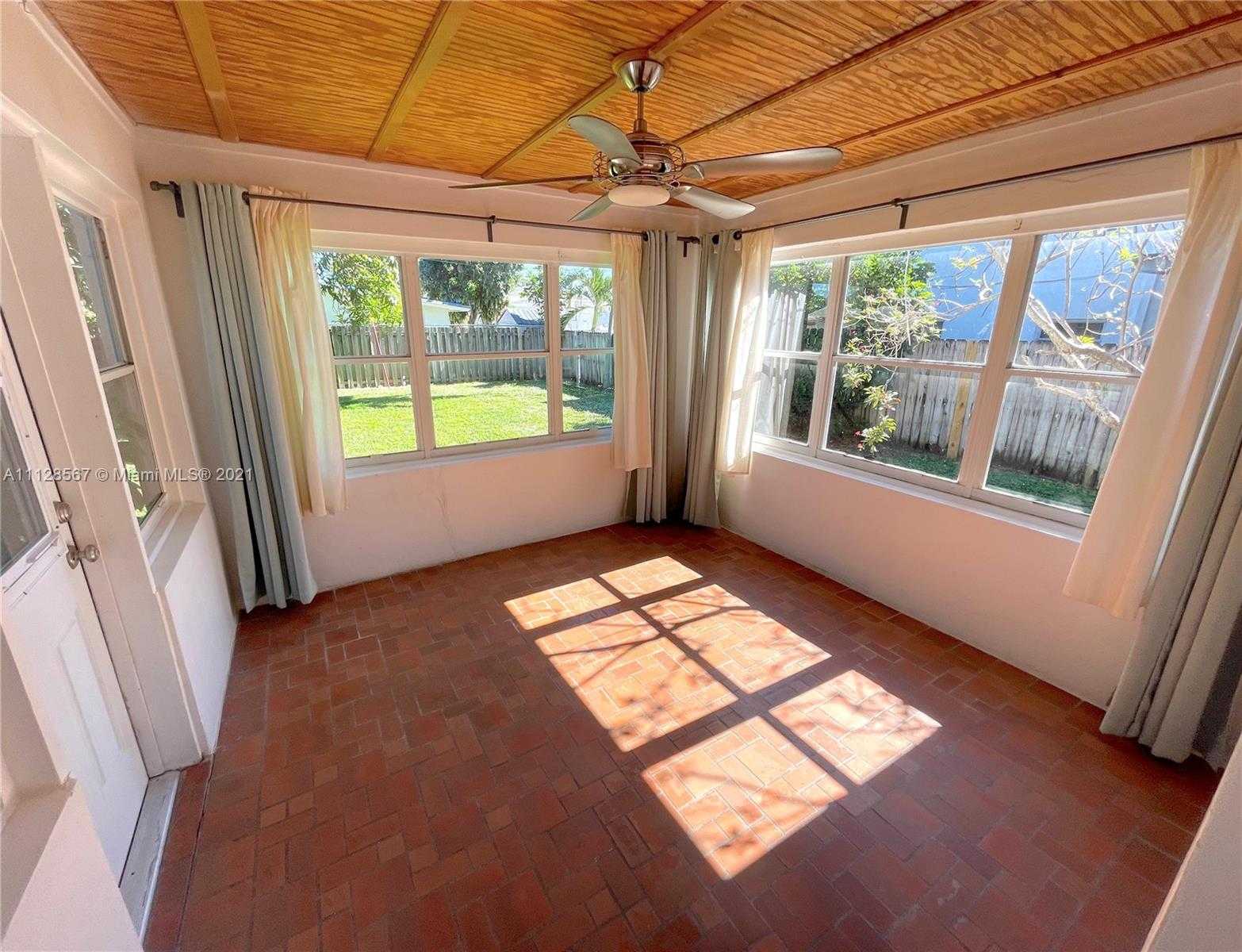 Small Image of 1044 NE 16th Ave, Fort Lauderdale, FL 33304, USA Number 3