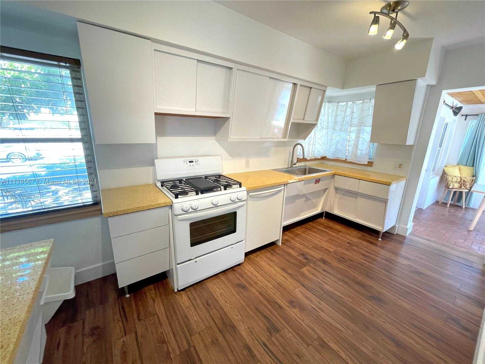 Small Image of 1044 NE 16th Ave, Fort Lauderdale, FL 33304, USA Number 5