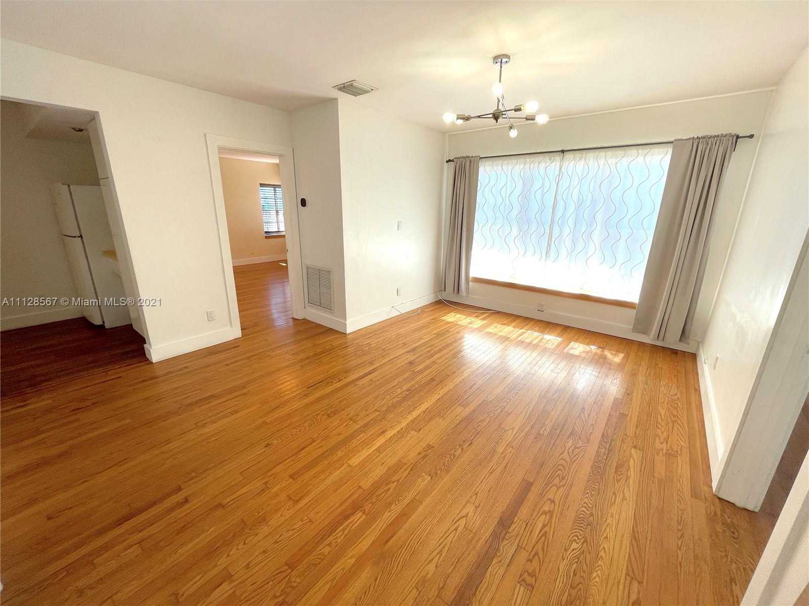 Small Image of 1044 NE 16th Ave, Fort Lauderdale, FL 33304, USA Number 7