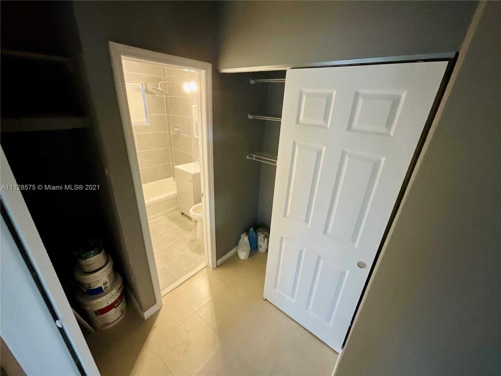 Small Image of 627 NW 4th Ct, Hallandale Beach, FL 33009, USA Number 13