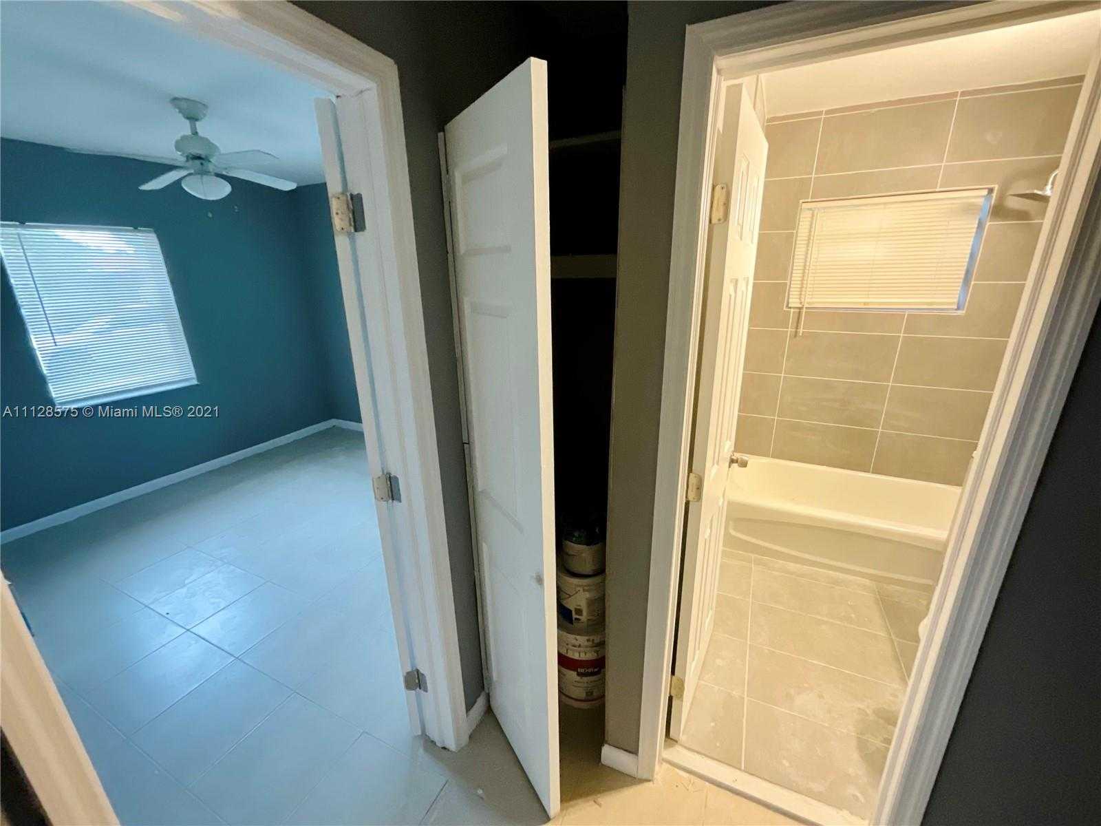 Small Image of 627 NW 4th Ct, Hallandale Beach, FL 33009, USA Number 14