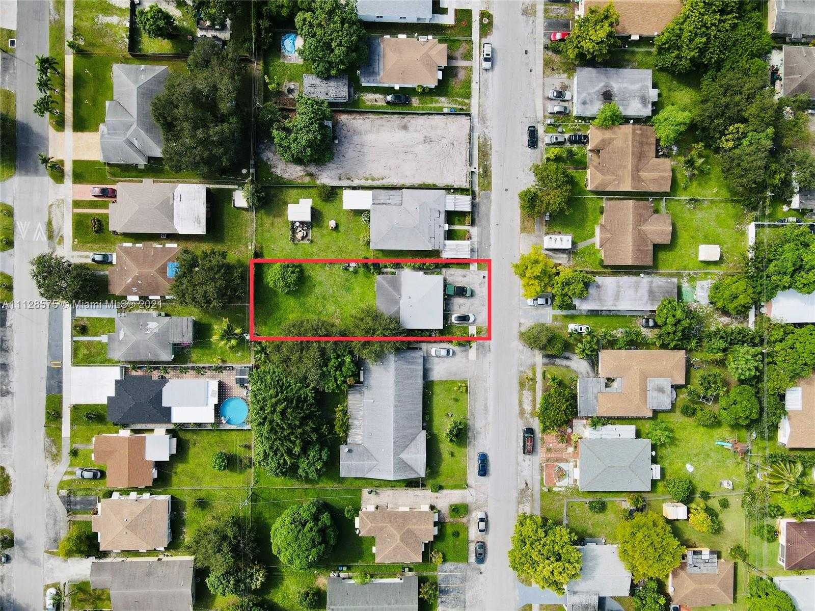 Small Image of 627 NW 4th Ct, Hallandale Beach, FL 33009, USA Number 3