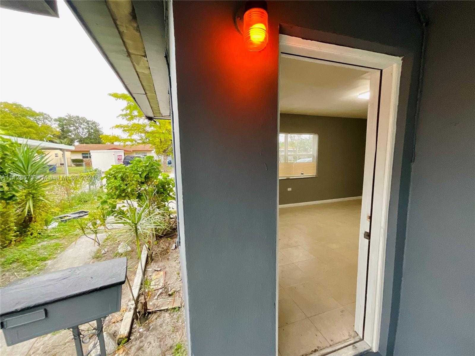 Small Image of 627 NW 4th Ct, Hallandale Beach, FL 33009, USA Number 9