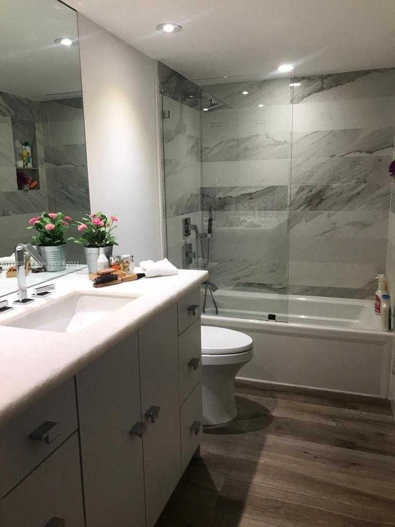 Small Image of 1121 Crandon Blvd, Miami, FL 33149, USA Number 3