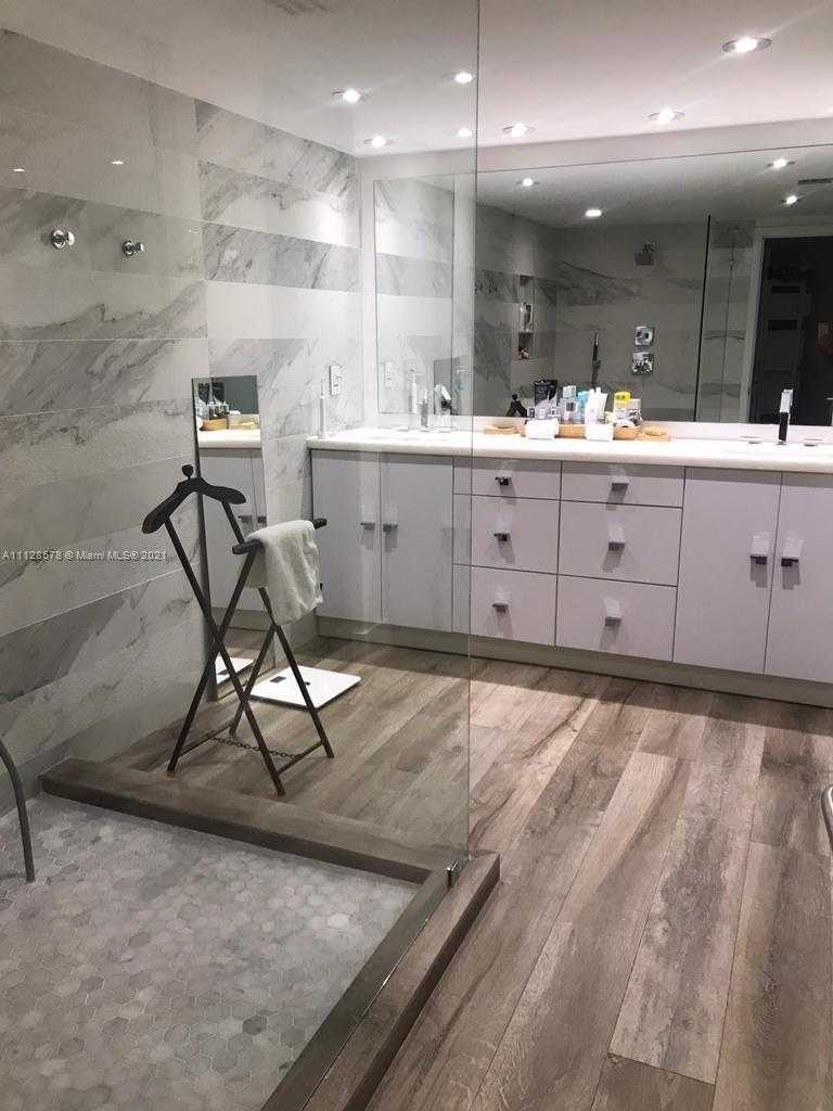 Small Image of 1121 Crandon Blvd, Miami, FL 33149, USA Number 4