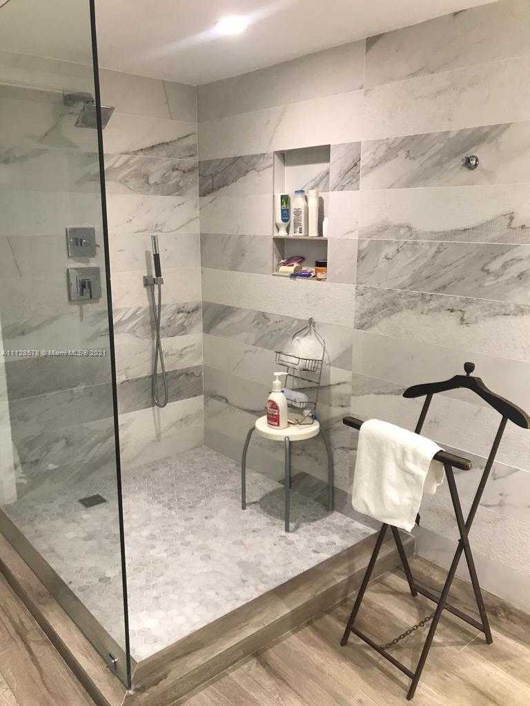 Small Image of 1121 Crandon Blvd, Miami, FL 33149, USA Number 5
