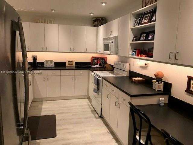 Small Image of 251 Crandon Blvd, Key Biscayne, FL 33149, USA Number 10