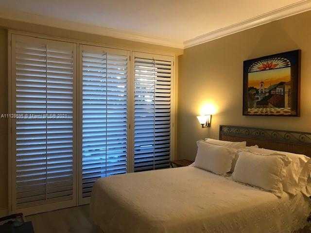 Small Image of 251 Crandon Blvd, Key Biscayne, FL 33149, USA Number 12