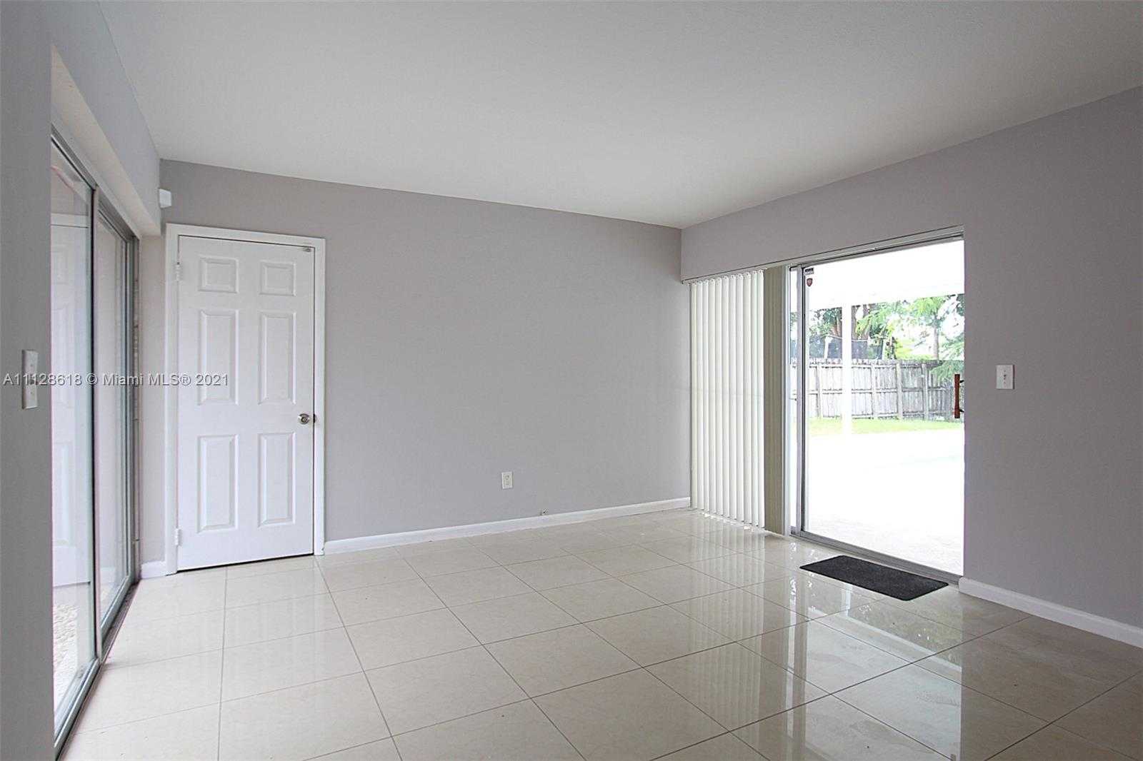 Small Image of 9831 SW 195th St, Cutler Bay, FL 33157, USA Number 10
